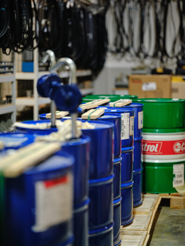 Produtos qu&iacute;micos industriais em embalagens